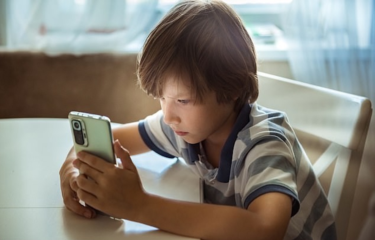 Мобилните телефони го оштетуваат физичкото и менталното здравје на децата. Ова е вондерна состојба во јавното здравје - предупредуваат медицинските експерти