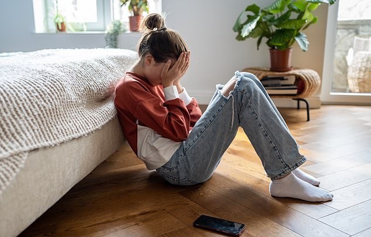 Не им даваме на тинејџерите да одат во ноќни клубови, да се коцкаат или имаат односи, а им даваме смартфони и ги пуштаме во искривениот свет на социјалните мрежи